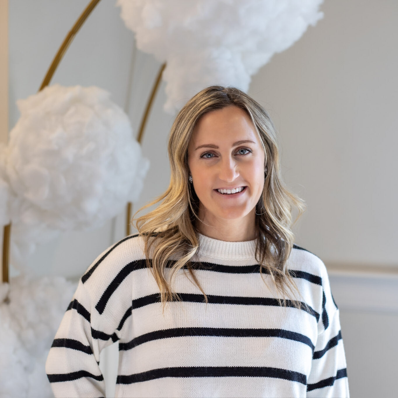 Leah Picking Daisies Manager (1)